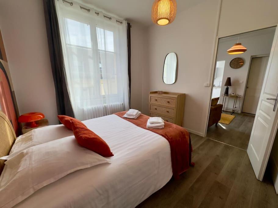 Le Seventies Apartment Saumur Bagian luar foto