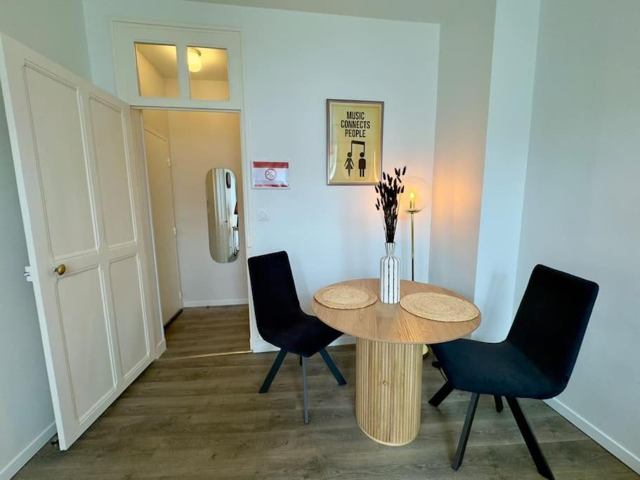 Le Seventies Apartment Saumur Bagian luar foto
