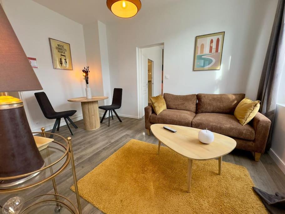 Le Seventies Apartment Saumur Bagian luar foto